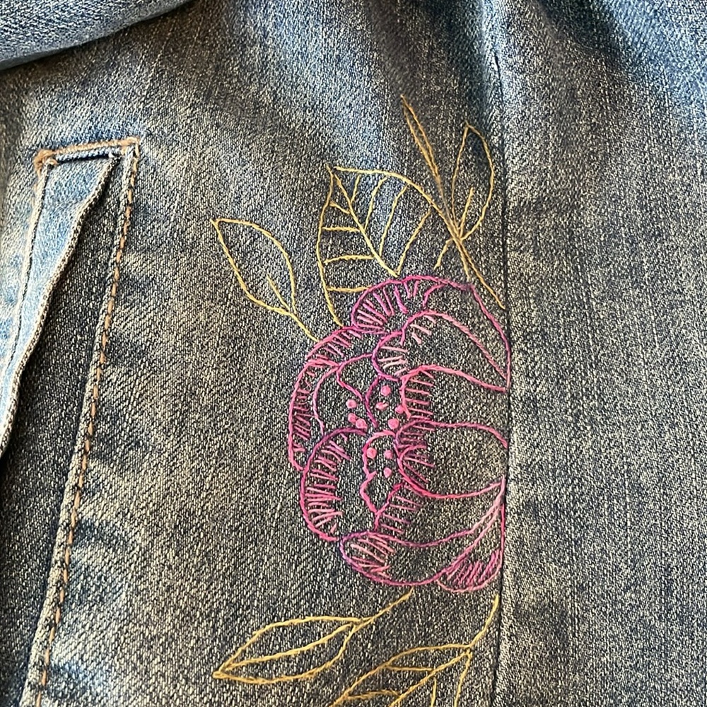 Custom embroidered Jean jacket size medium - Picture 5 of 5